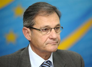 Посол Євросоюзу Тейшейра: Президент Янукович прикидається перед ЄС та Росією, щоб торгуватися