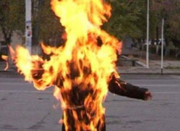 На Львівщині чоловік облив бензином жінку і підпалив