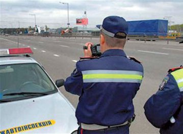 Українські даішники перестануть ловити водіїв за допомогою «фенів»