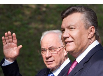 Янукович считает, что у Азарова большие шансы остаться премьером