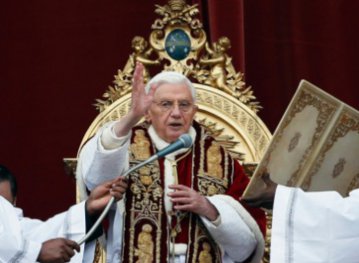 Папа римский поздравил всех католиков на 65 языках