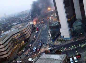 В центре Лондона рухнул вертолет, зацепившись за строительный кран