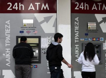 Кипр переводит финансовую систему на чрезвычайное положение, республика в шаге от дефолта