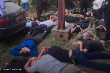 31 травня у Вінницькій області поліцейські затримали 42 людей зі зброєю