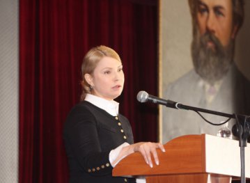 Юля Тимошенко: “Я весь час намагалася зробити з олігархів простих міліонерів”.