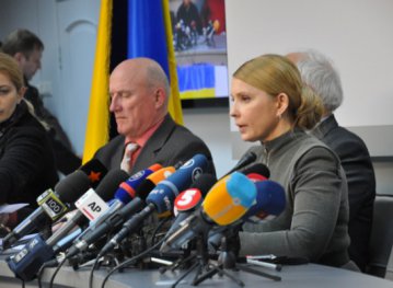 Тимошенко перебирает на себя полномочия нерешительных Минобороны, МВД и СБУ