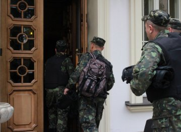 Зіткненню під будівлею ВСУ вдалося запобігти.