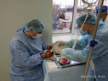 У Житомирі вдруге трансплантували родинну нирку: батько віддав органі донці