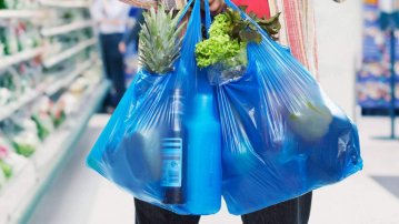 Ціни на пакети в магазинах зросли до 2-3 грн
