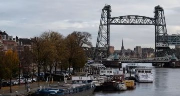 У Роттердамі розберуть старовинний міст, щоб пропустити яхту мільярдера