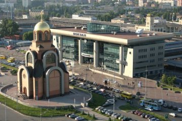 Терористи завдали авіаудару по залізничному вокзалу в Києві