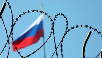 Зеленський запевнив, що перемовини не призведуть до зняття санкцій з росії