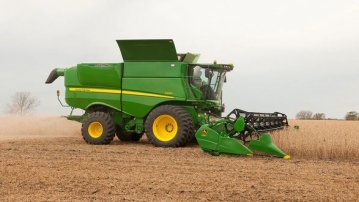 Окупанти в Мелітополі вкрали три комбайни John Deere