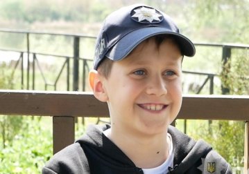 Передав 22 броніки: 11-річний Максим з Покровська підробляє заради ЗСУ