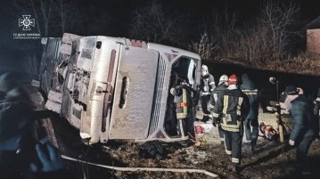 На Тернопільщині перекинувся автобус із Буковеля, є загиблі й поранені