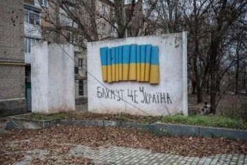 Зеленський: Ворог не контролює Бахмут, але ситуація складна