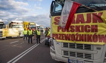 Україна знайшла спосіб обійти блокаду вантажівок у Польщі