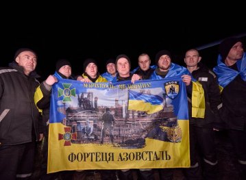 В Україну з полону повернулися ще 100 захисників