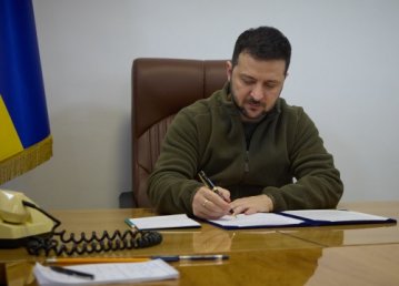 Зеленський підписав закони про продовження воєнного стану і загальної мобілізації