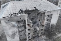 На Донеччині ворог поцілив у будівлю, поранені четверо рятувальників