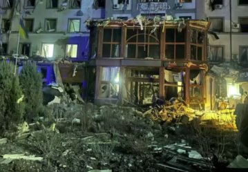 Російські війська вдарили ракетою по готелю в Кривому Розі: є загиблий та постраждалі