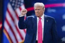 Чому Трамп відновив допомогу Україні