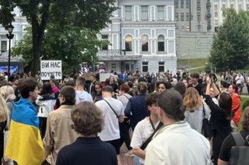 У Києві, Львові, Дніпрі та Одесі розпочались акції проти законопроєкту щодо НАБУ та САП