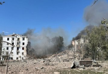 Росія атакувала житловий будинок в центрі Краматорська: є загиблий та 11 постраждалих