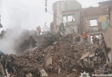 У Тернополі з-під завалів дістали тіла жінки і двох дітей, всього – 31 загиблий