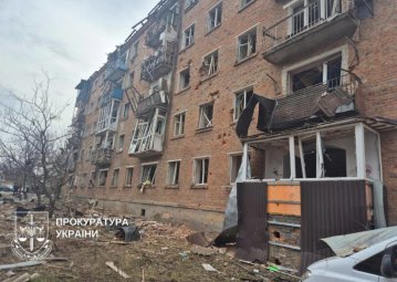 Росіяни скинули два КАБи на гуртожиток у Глухові: 11 поранених, серед них - дитина