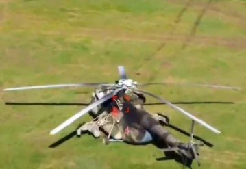 Українські дронарі уразили два гелікоптери на території РФ