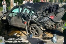 У Києві Mercedes на швидкості влетів у підземний перехід: 4 загиблих, є поранені