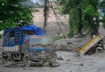 Кількість зниклих безвісти українців через повінь у Непалі зросла до 62 - посольство