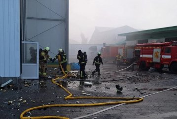 РФ атакує захід і центр України: у Рівному є загиблий та пошкоджена школа, у Ковелі горять вантажівки, у Вінниці 6 постраждалих